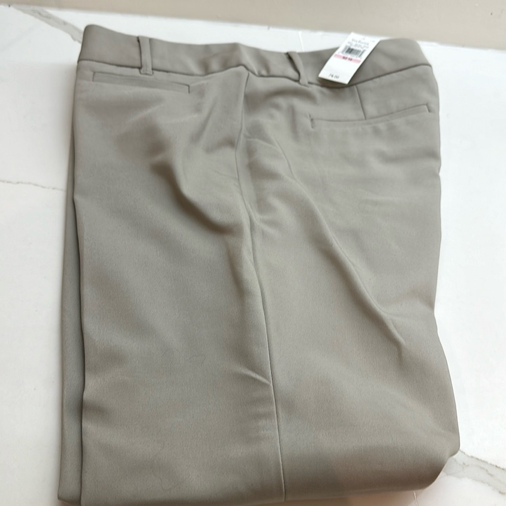 Brand New Van Heusen stretch extensible Women’s Dress Pants